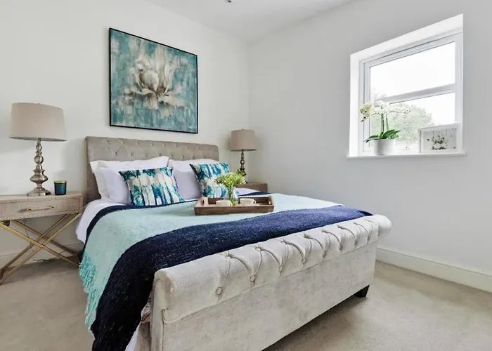Amazing 3 Bed Interior Designed House With Garden - 114 The Hervey