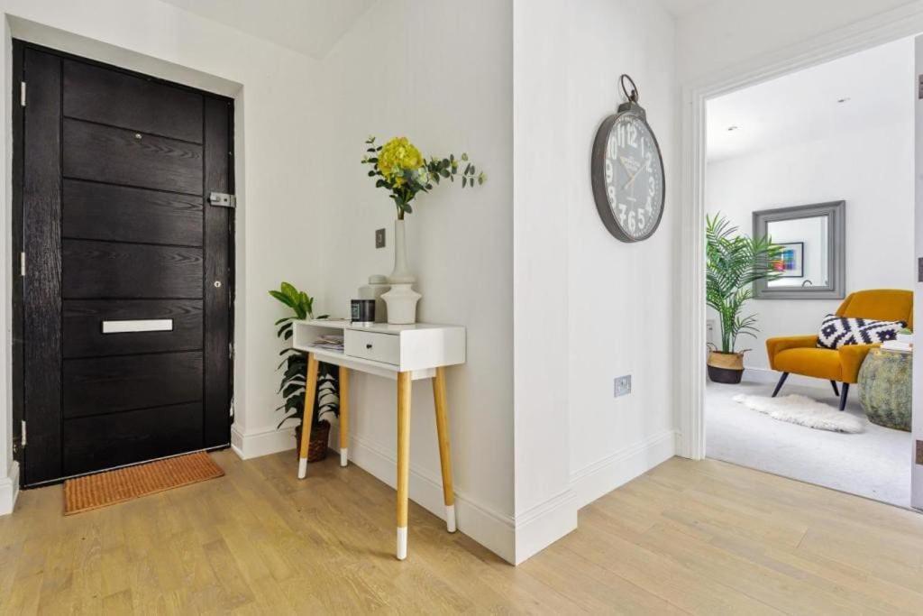 Amazing 3 Bed Interior Designed House With Garden - 114 The Hervey * London
