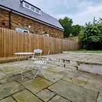 Amazing 3 Bed Interior Designed House With Garden - 114 The Hervey