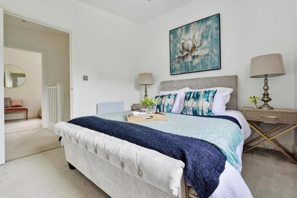 Amazing 3 Bed Interior Designed House With Garden - 114 The Hervey *